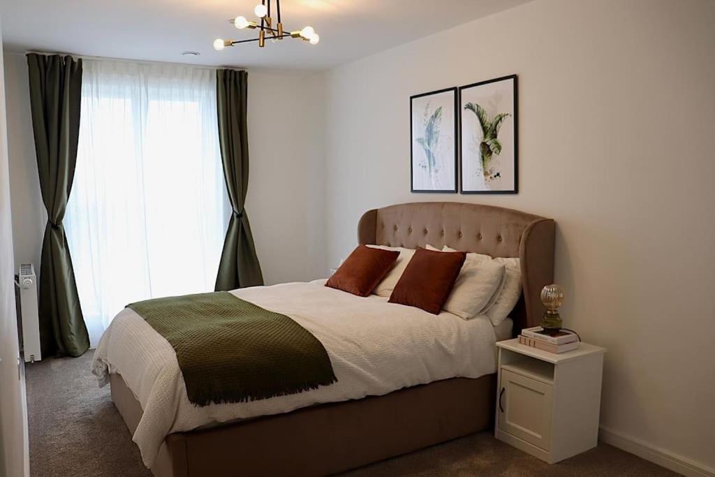 A Stylish Two Bedroom Modern Apartment With Parking Barking  Eksteriør billede