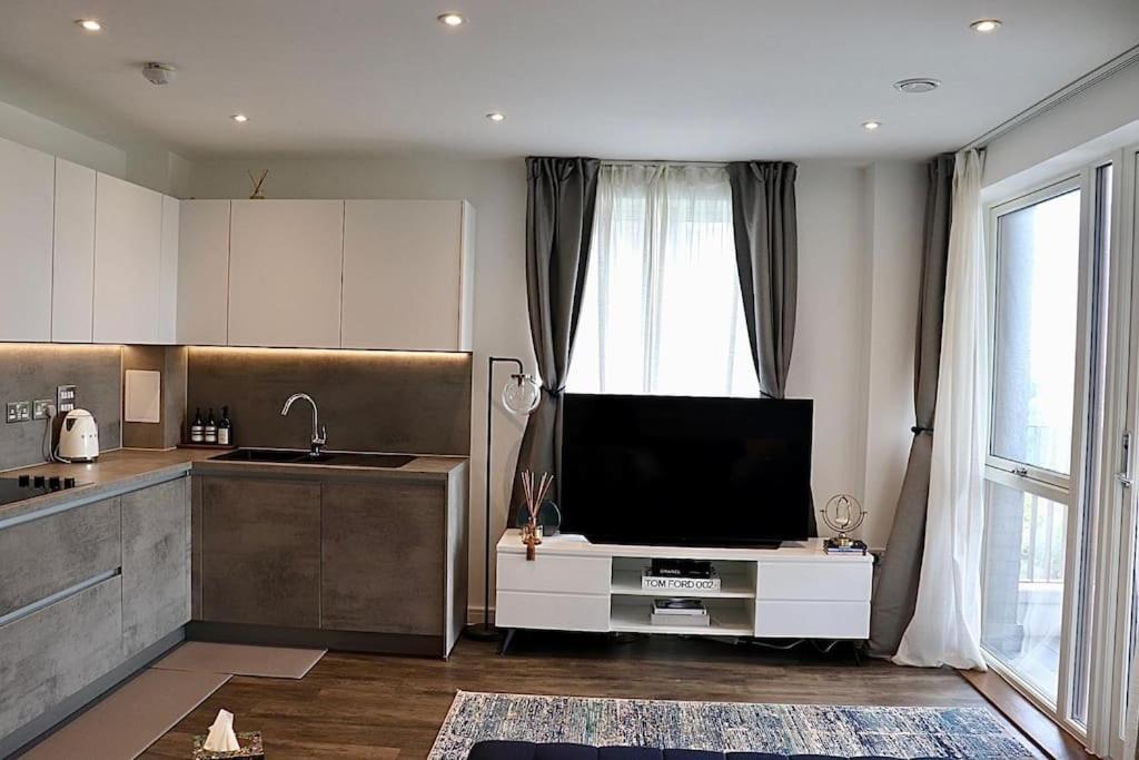 A Stylish Two Bedroom Modern Apartment With Parking Barking  Eksteriør billede